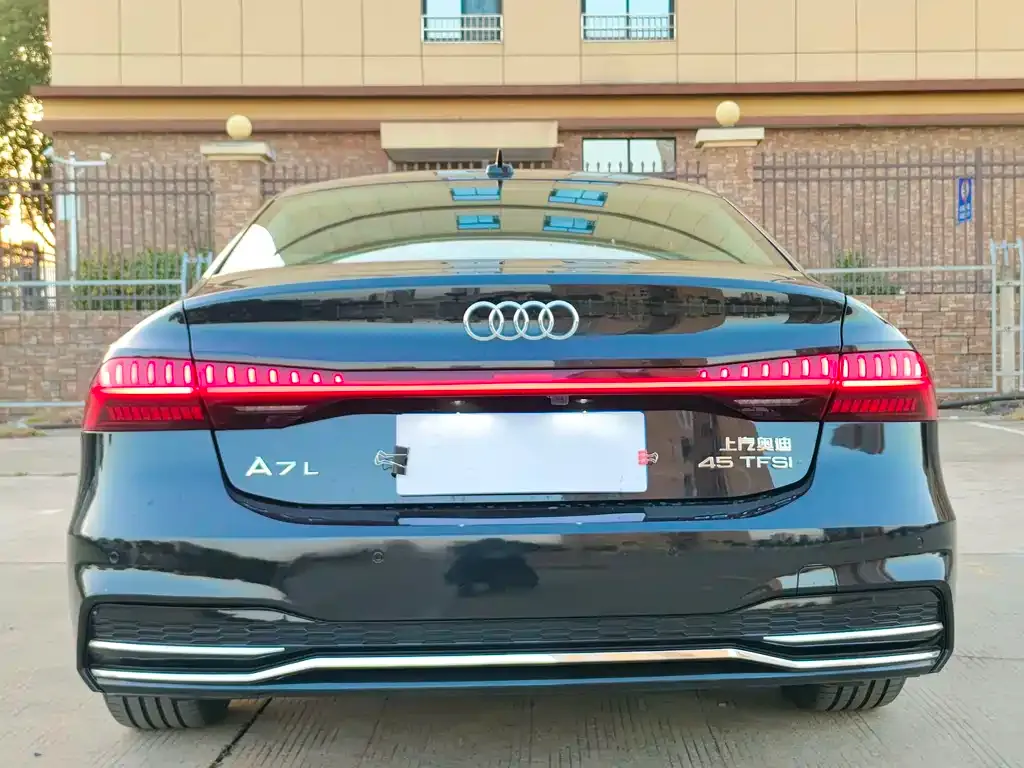 Audi A7L — фото 2