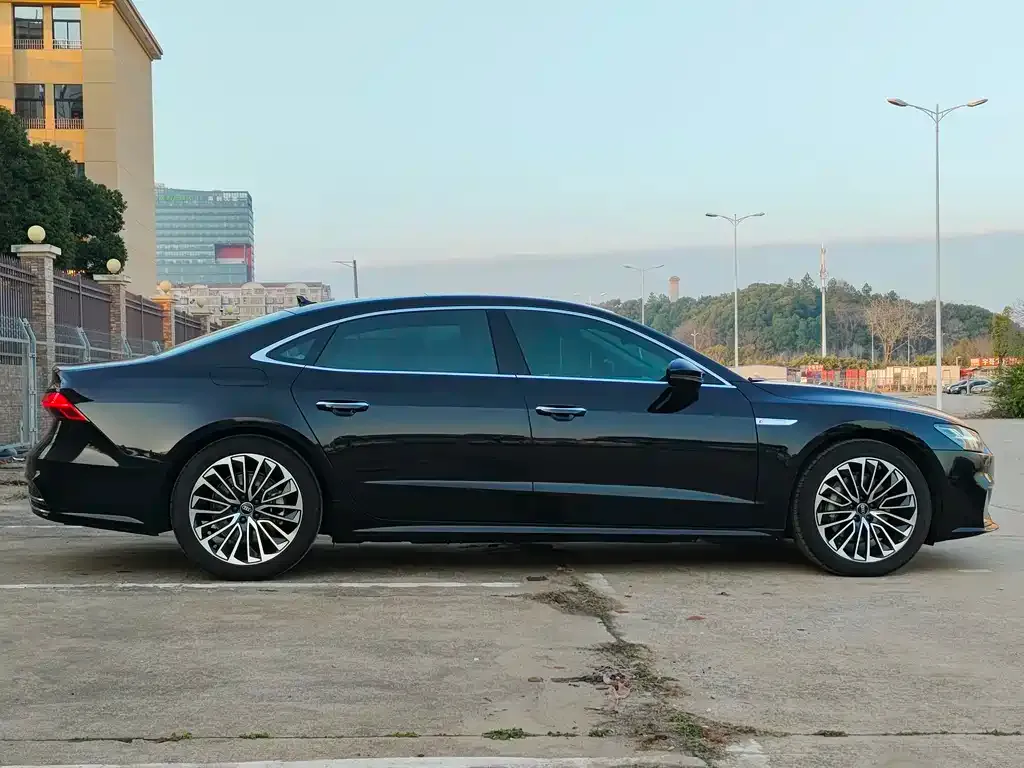 Audi A7L — фото 8