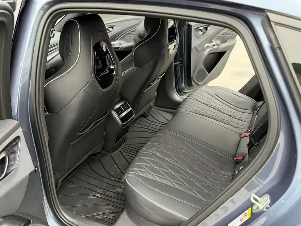 BYD Seal — фото 3