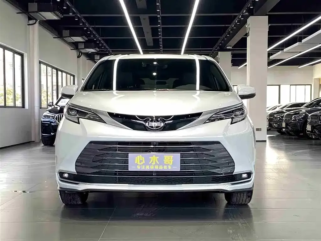 Toyota Sienna — фото 7