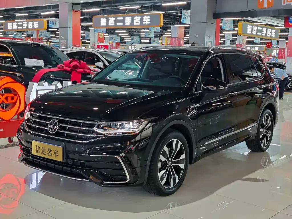 Volkswagen Tiguan L — фото 1