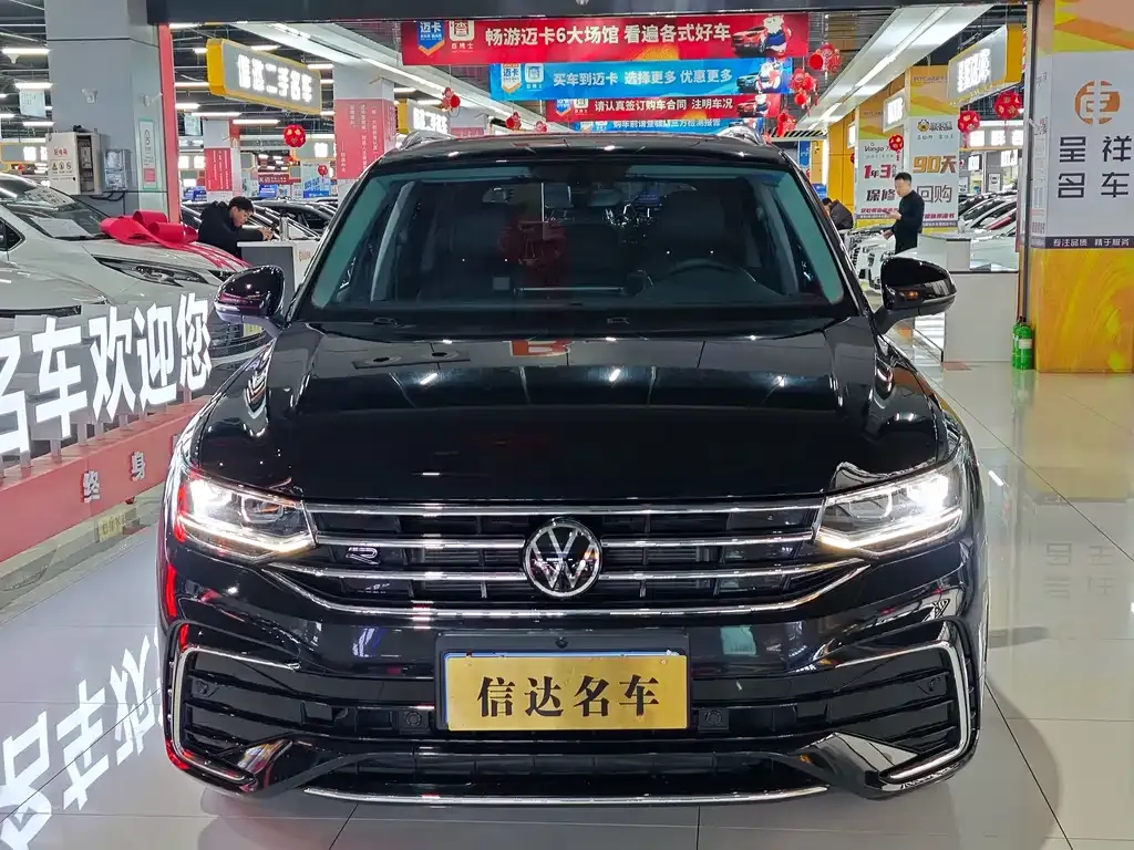 Volkswagen Tiguan L — фото 9