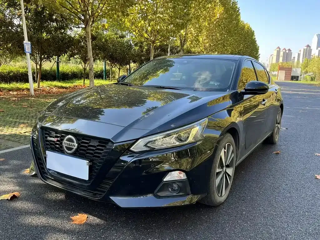 Nissan Teana — фото 1