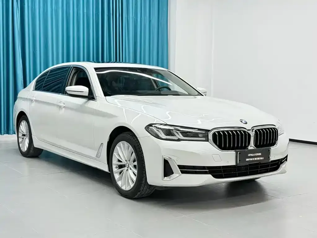 BMW 5 Series — фото 1