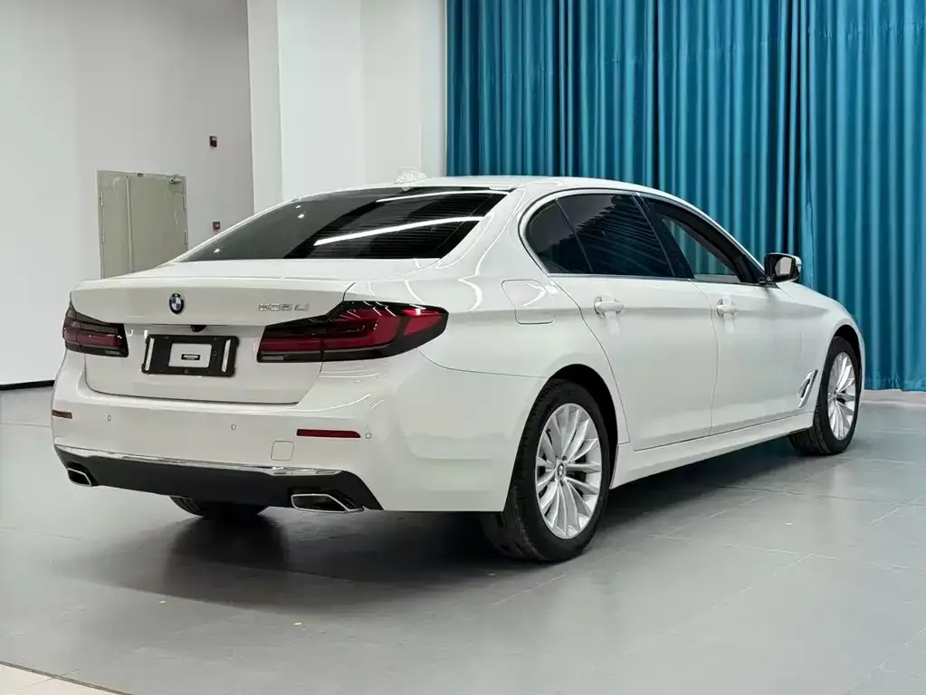 BMW 5 Series — фото 9