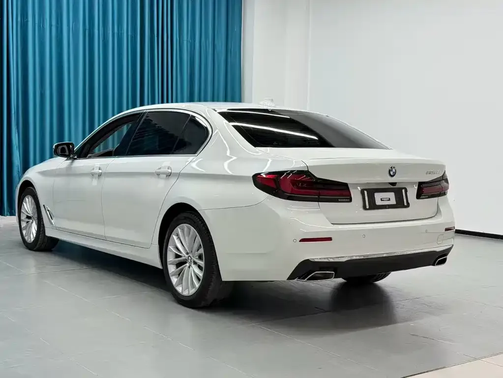 BMW 5 Series — фото 5