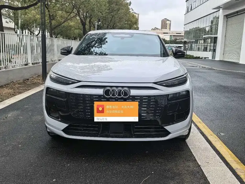 Audi Q6L Sportback e-tron — фото 1