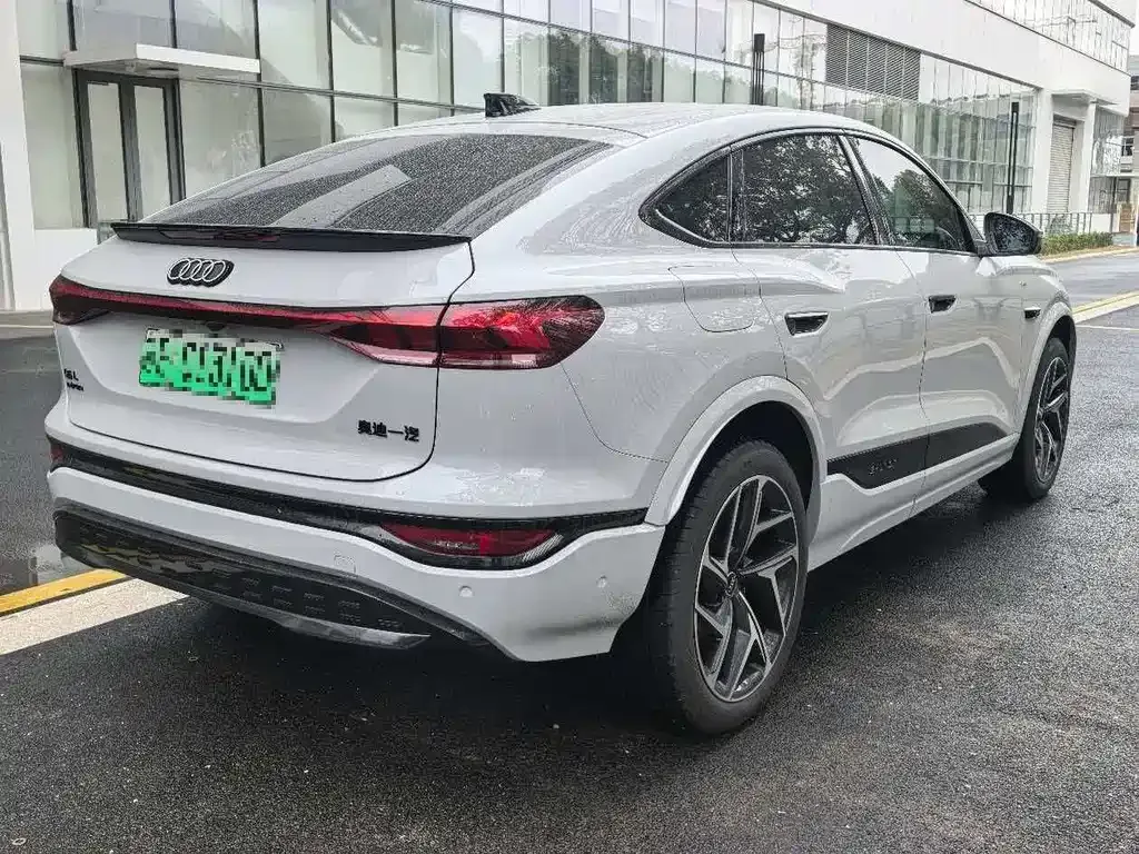 Audi Q6L Sportback e-tron — фото 4
