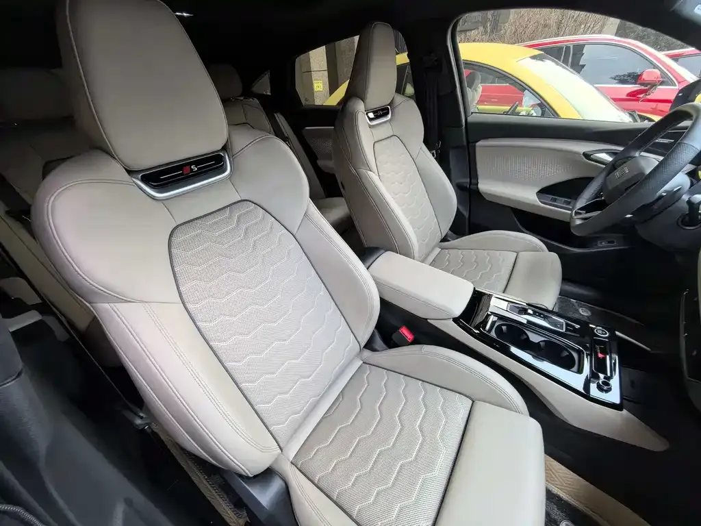 Audi Q6L Sportback e-tron — фото 6