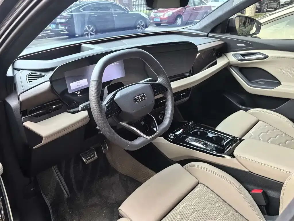 Audi Q6L Sportback e-tron — фото 3