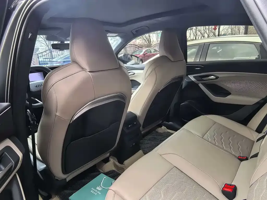 Audi Q6L Sportback e-tron — фото 2