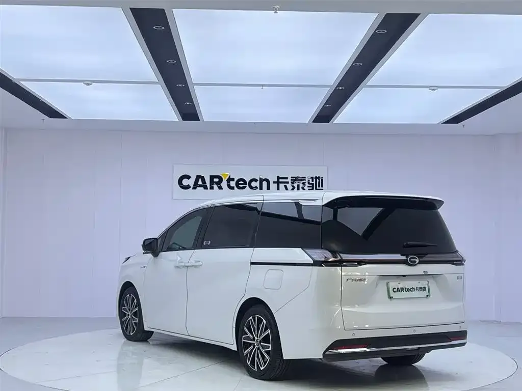GAC Motor E8 Hybrid — фото 4