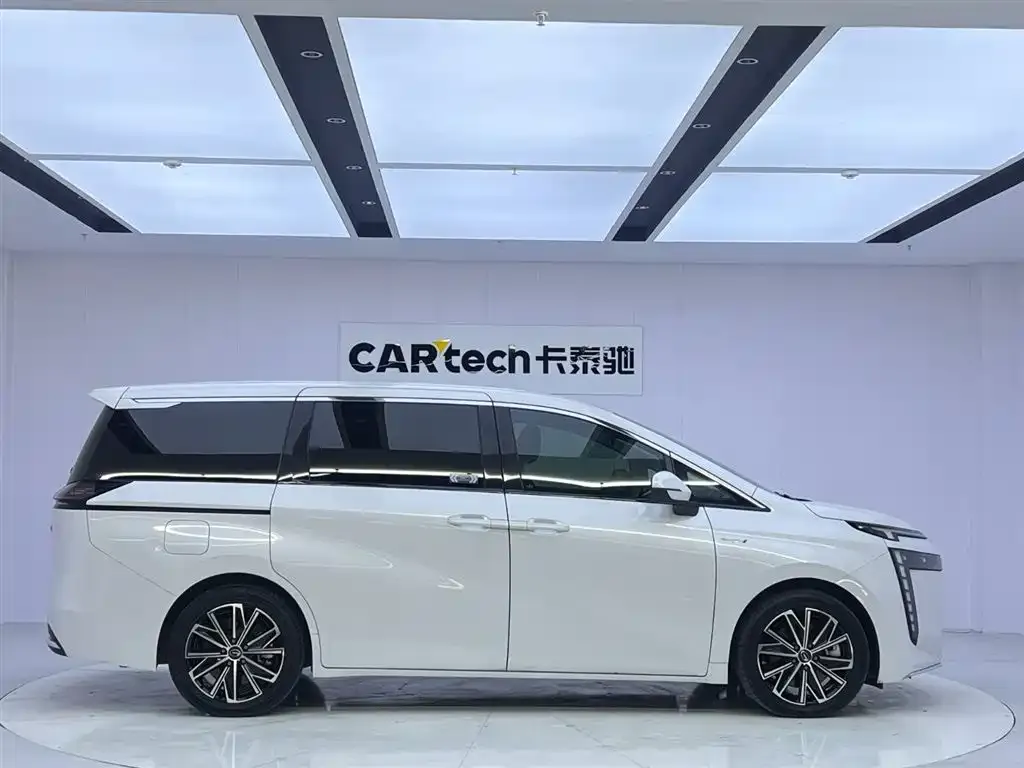 GAC Motor E8 Hybrid — фото 7