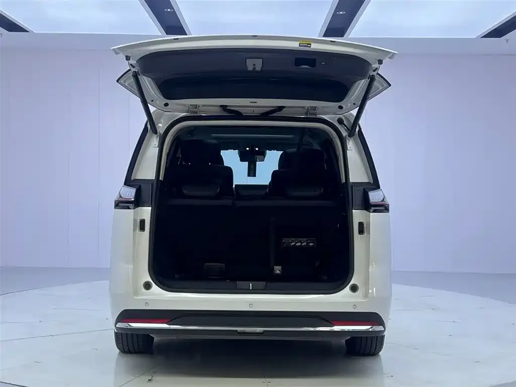GAC Motor E8 Hybrid — фото 9