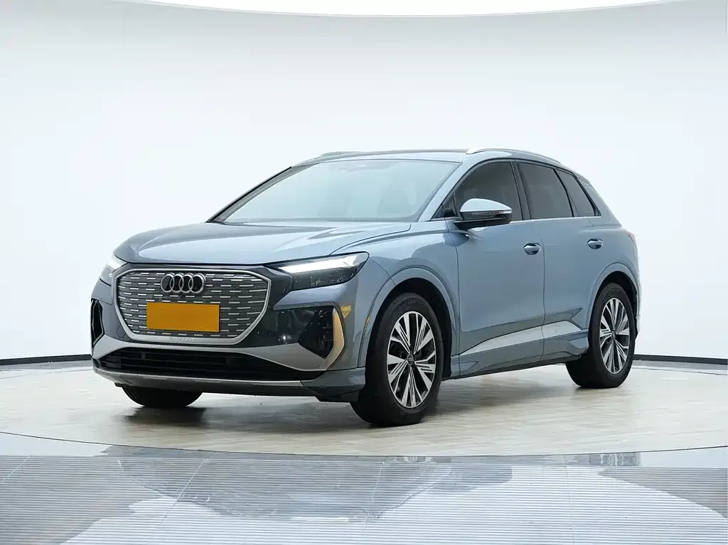 Audi Q4 e-tron — фото 1