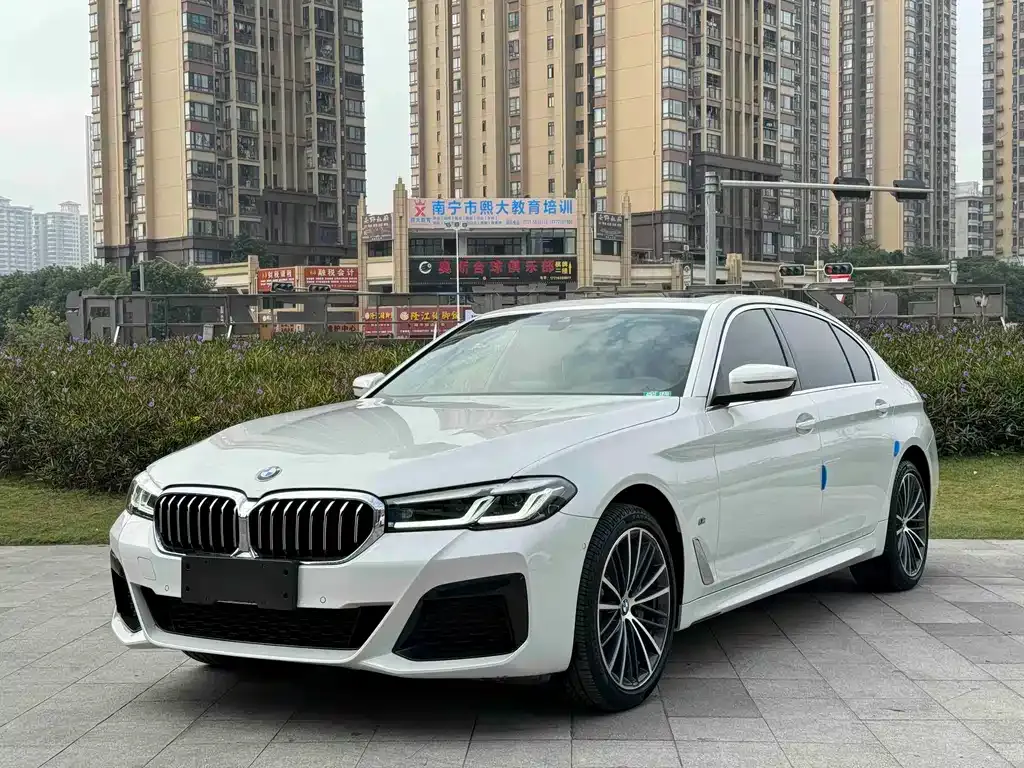 BMW 5 Series — фото 1