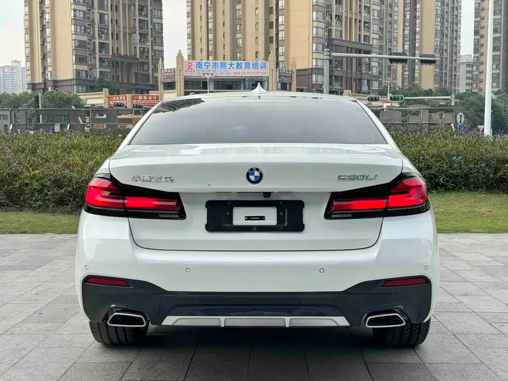 BMW 5 Series — фото 10