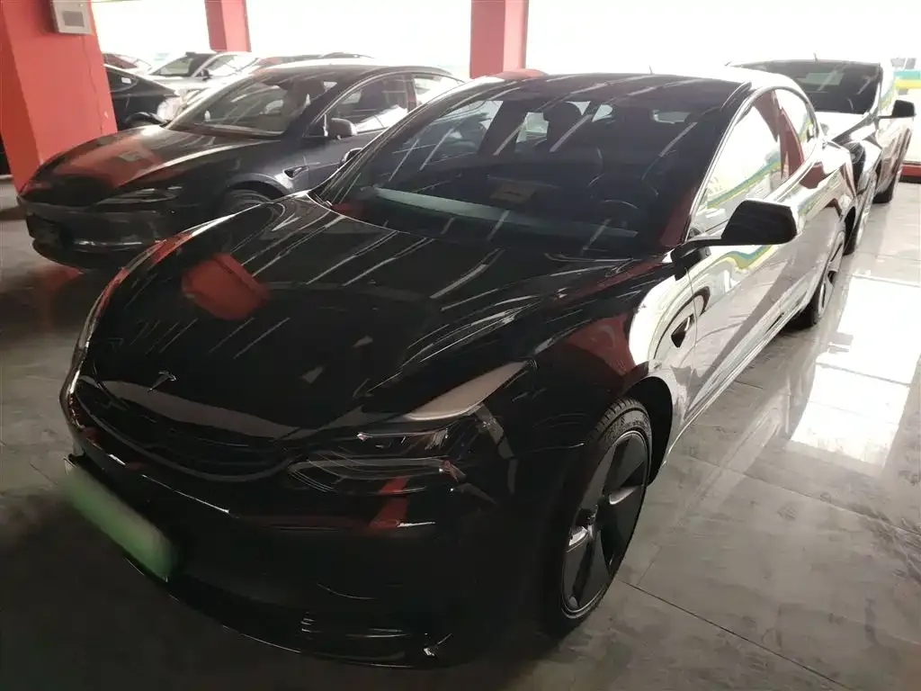 Tesla Model 3 — фото 1