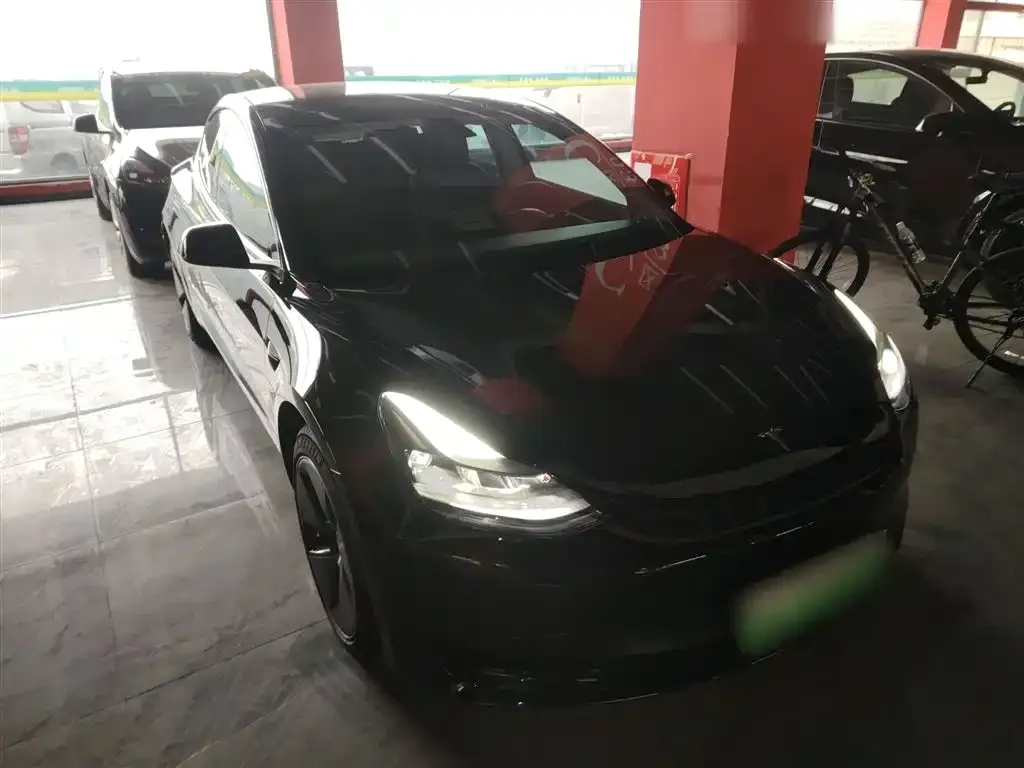 Tesla Model 3 — фото 4