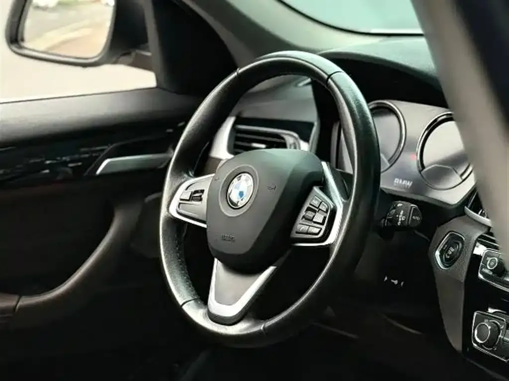 BMW X1 — фото 4