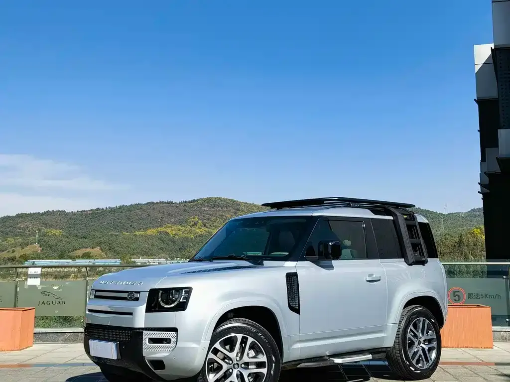 Land Rover Defender — фото 1