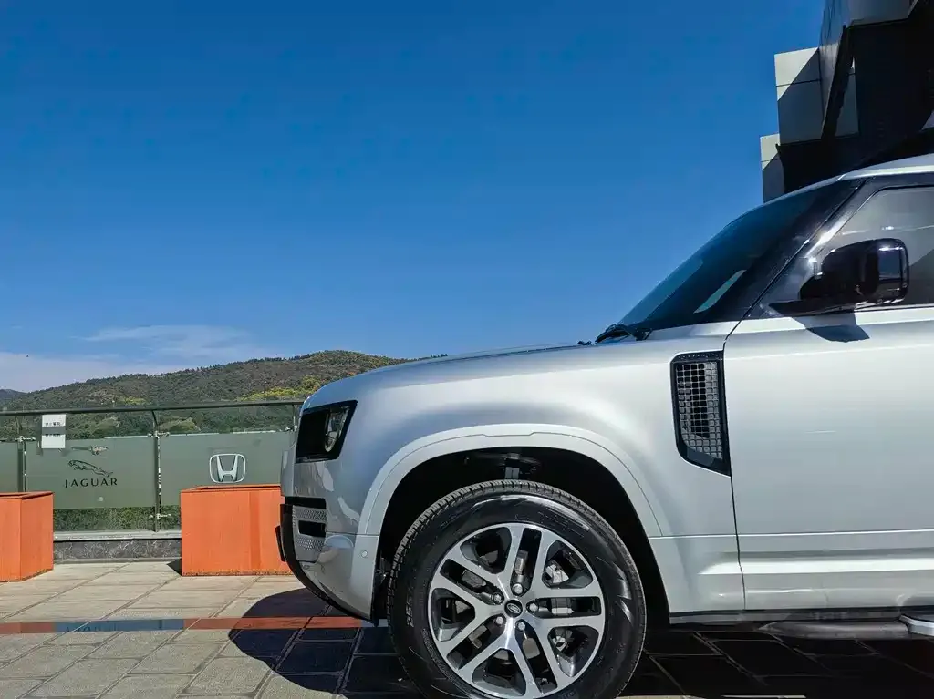 Land Rover Defender — фото 4