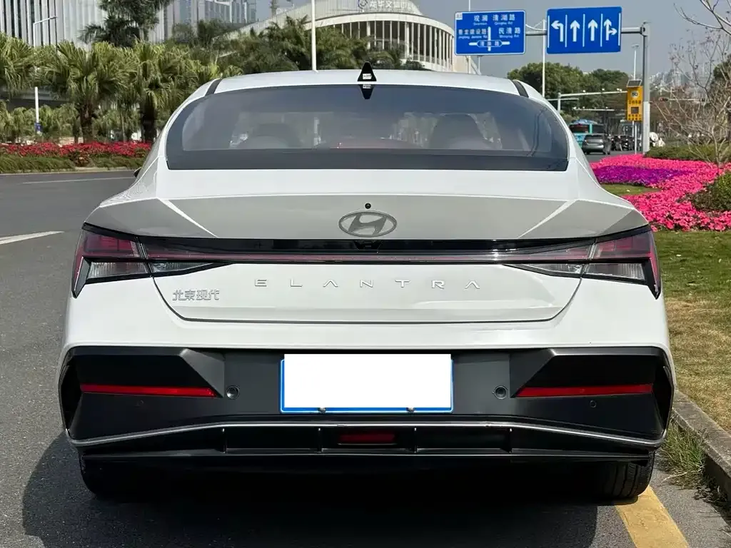 Hyundai Elantra — фото 3