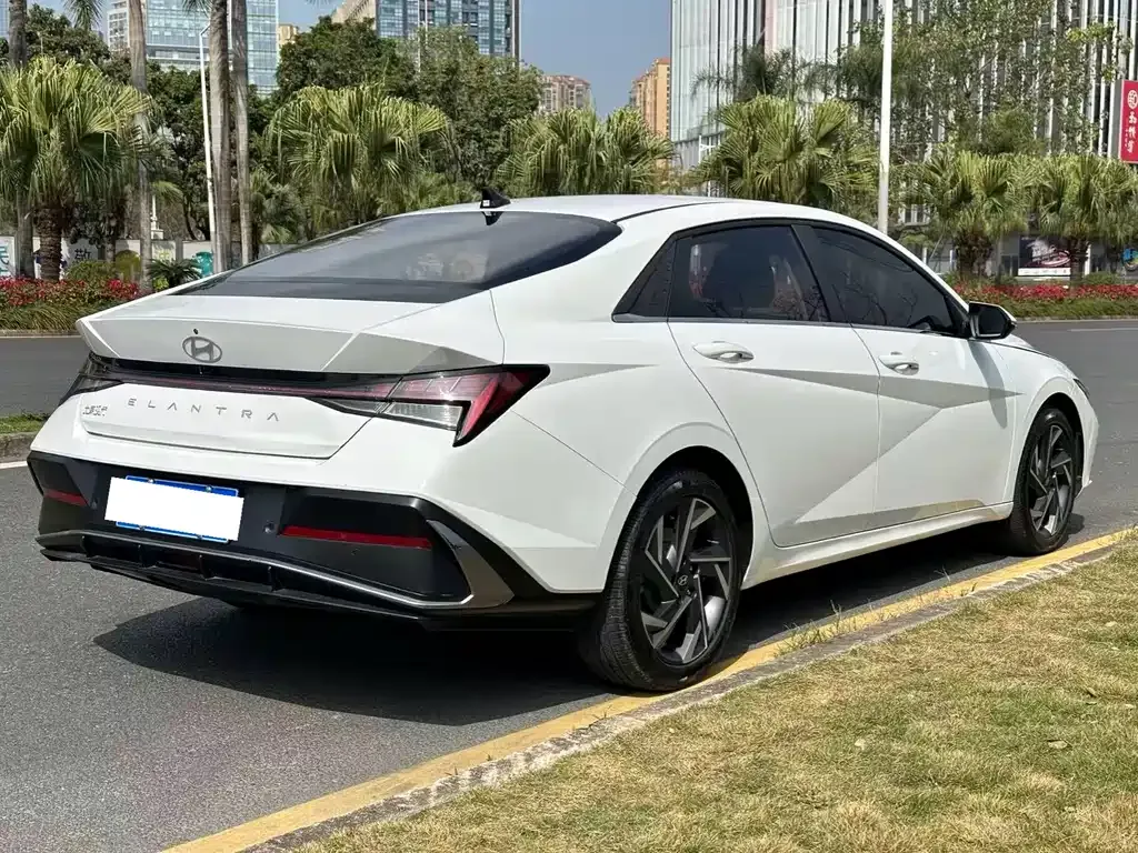 Hyundai Elantra — фото 8