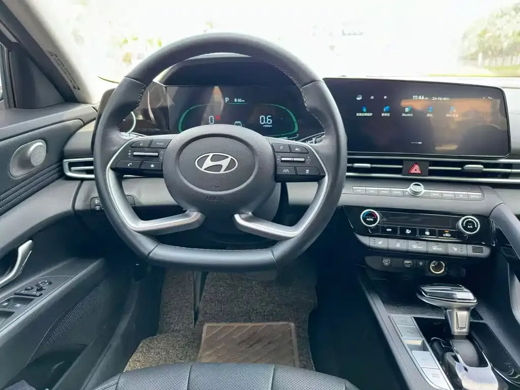 Hyundai Elantra — фото 4