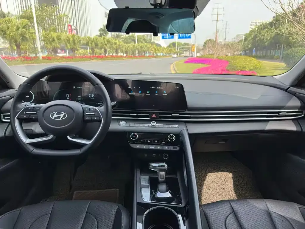 Hyundai Elantra — фото 2