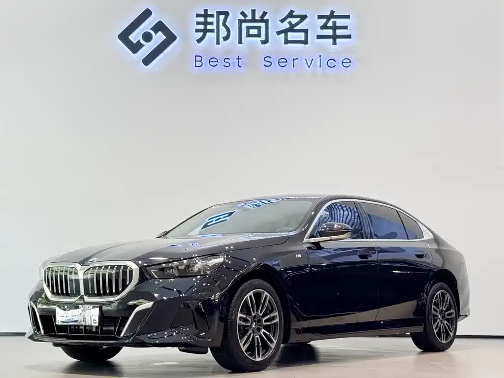 BMW 5 Series — фото 1
