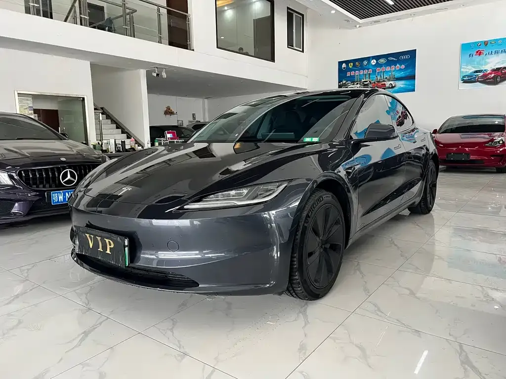 Tesla Model 3 — фото 1