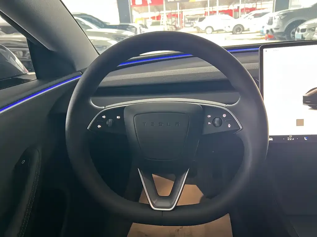 Tesla Model 3 — фото 4