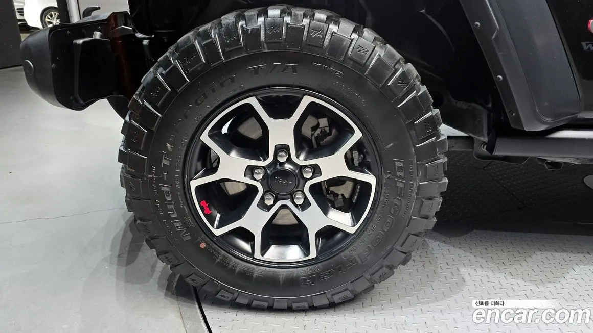 Jeep Wrangler — фото 8