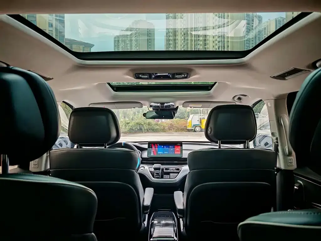Roewe iMAX8 — фото 2
