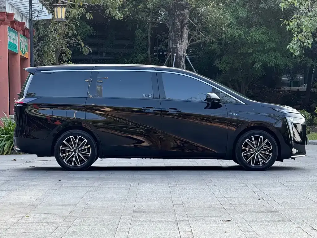 GAC Motor E8 Hybrid — фото 6