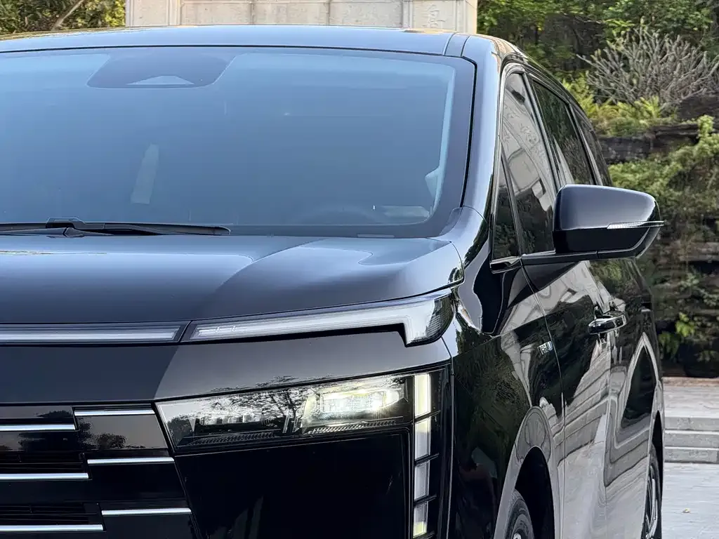 GAC Motor E8 Hybrid — фото 2