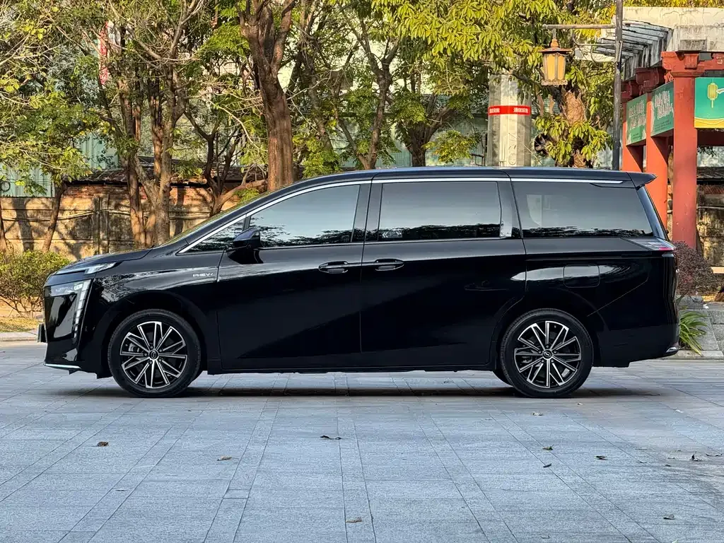 GAC Motor E8 Hybrid — фото 7