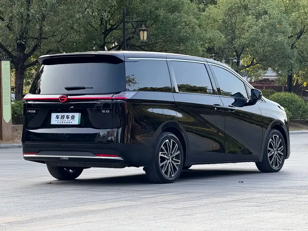 GAC Motor E8 Hybrid — фото 8