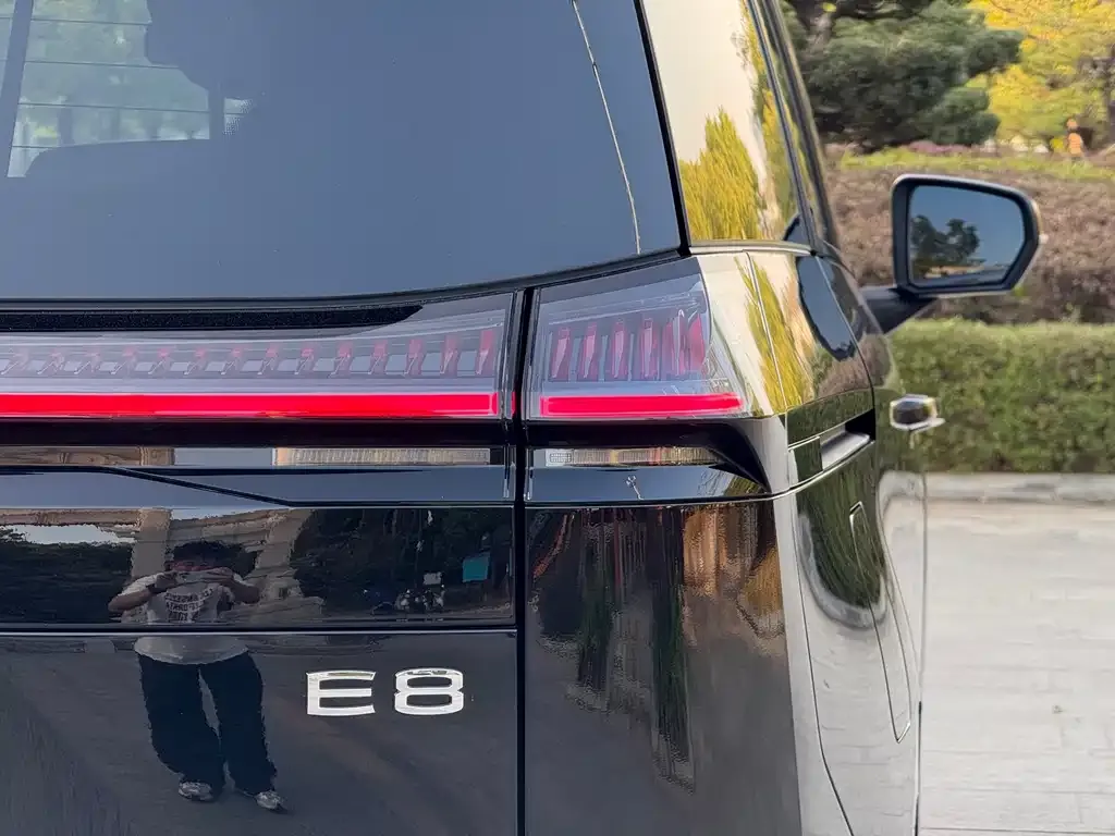 GAC Motor E8 Hybrid — фото 3