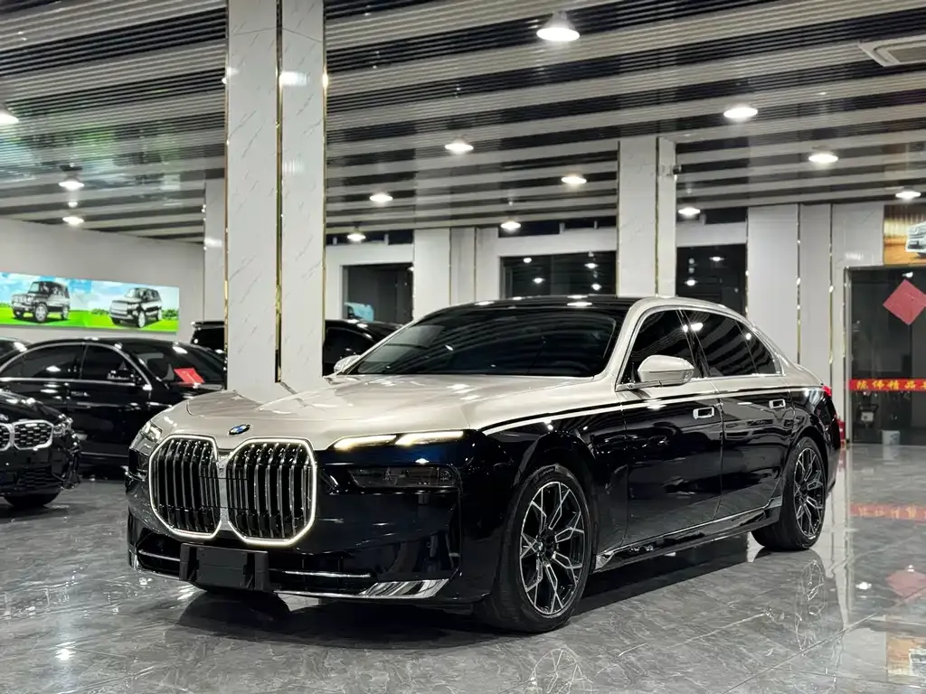 BMW 7 Series — фото 1