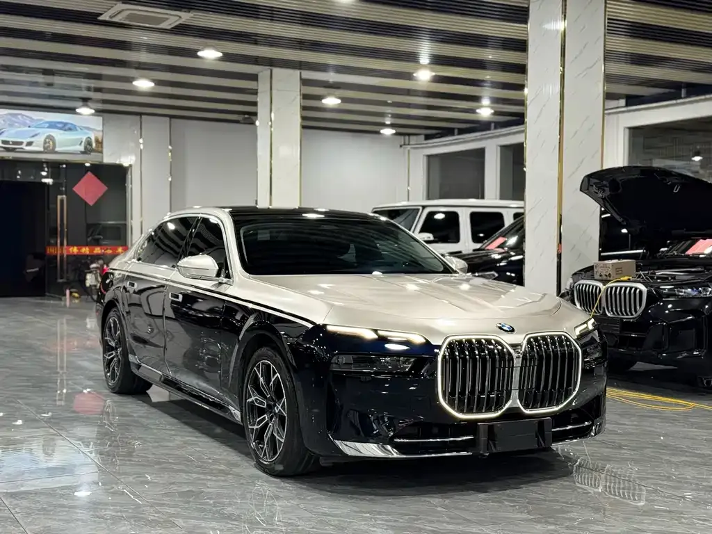 BMW 7 Series — фото 10