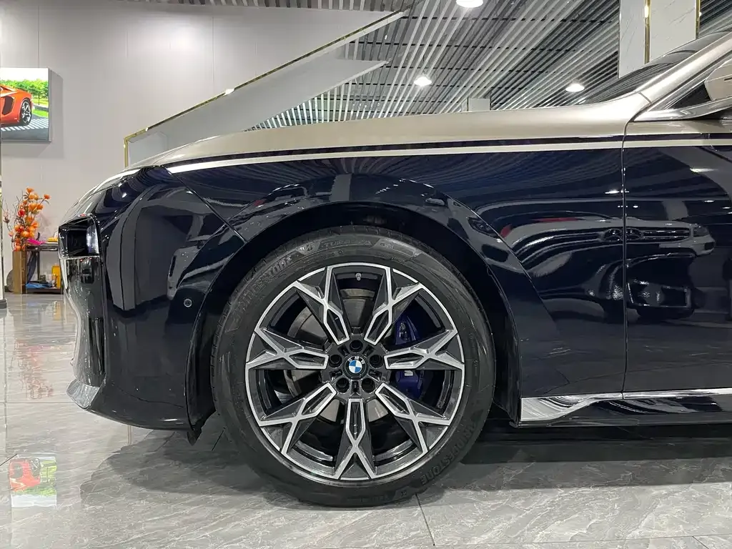 BMW 7 Series — фото 9