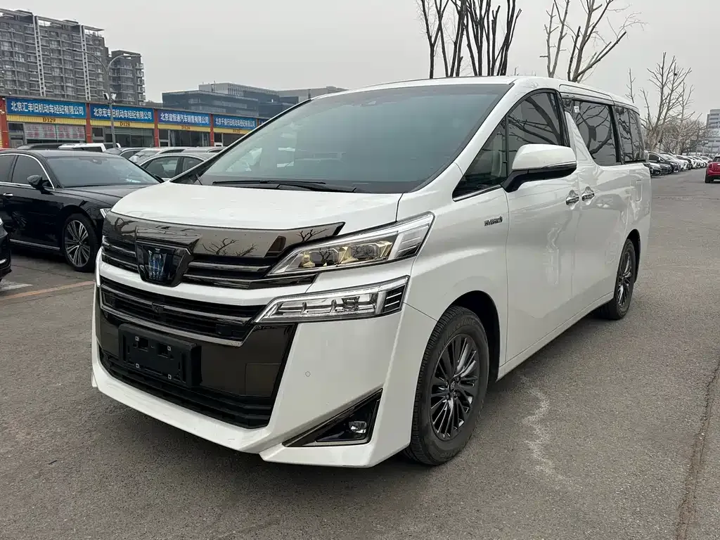 Toyota Vellfire — фото 1