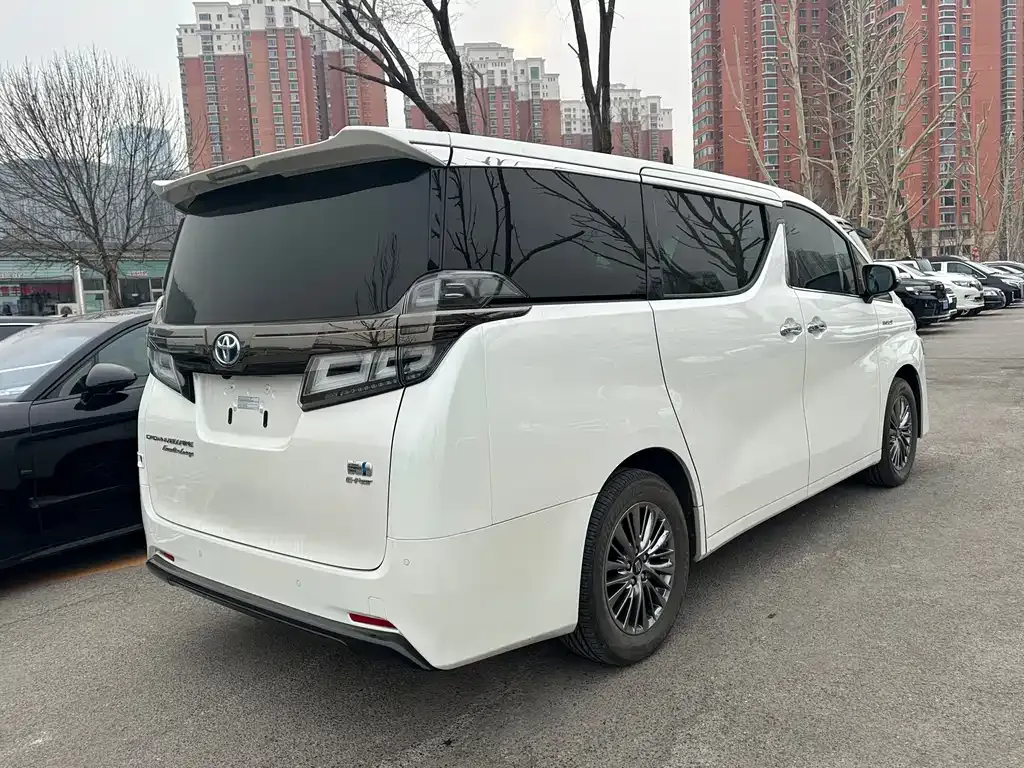 Toyota Vellfire — фото 6