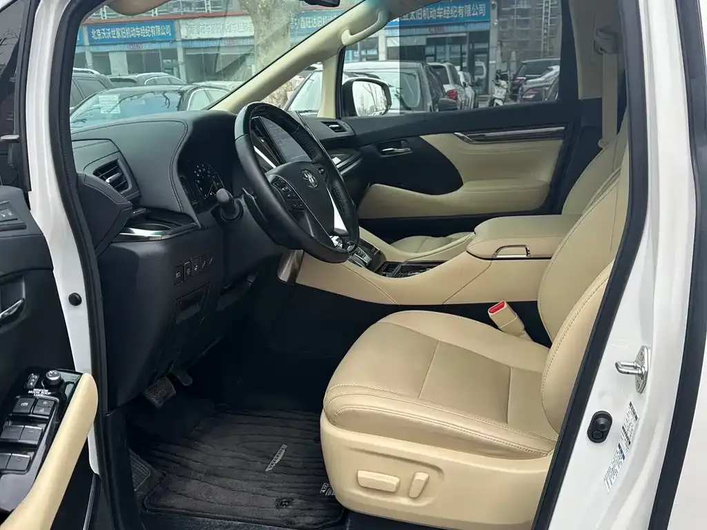 Toyota Vellfire — фото 10