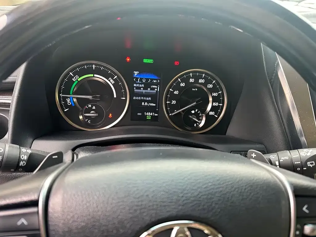 Toyota Vellfire — фото 2