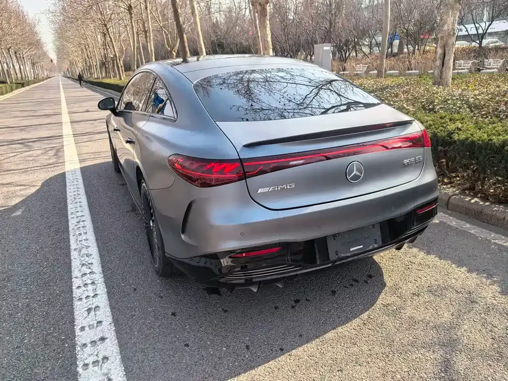 Mercedes-Benz EQS AMG — фото 9