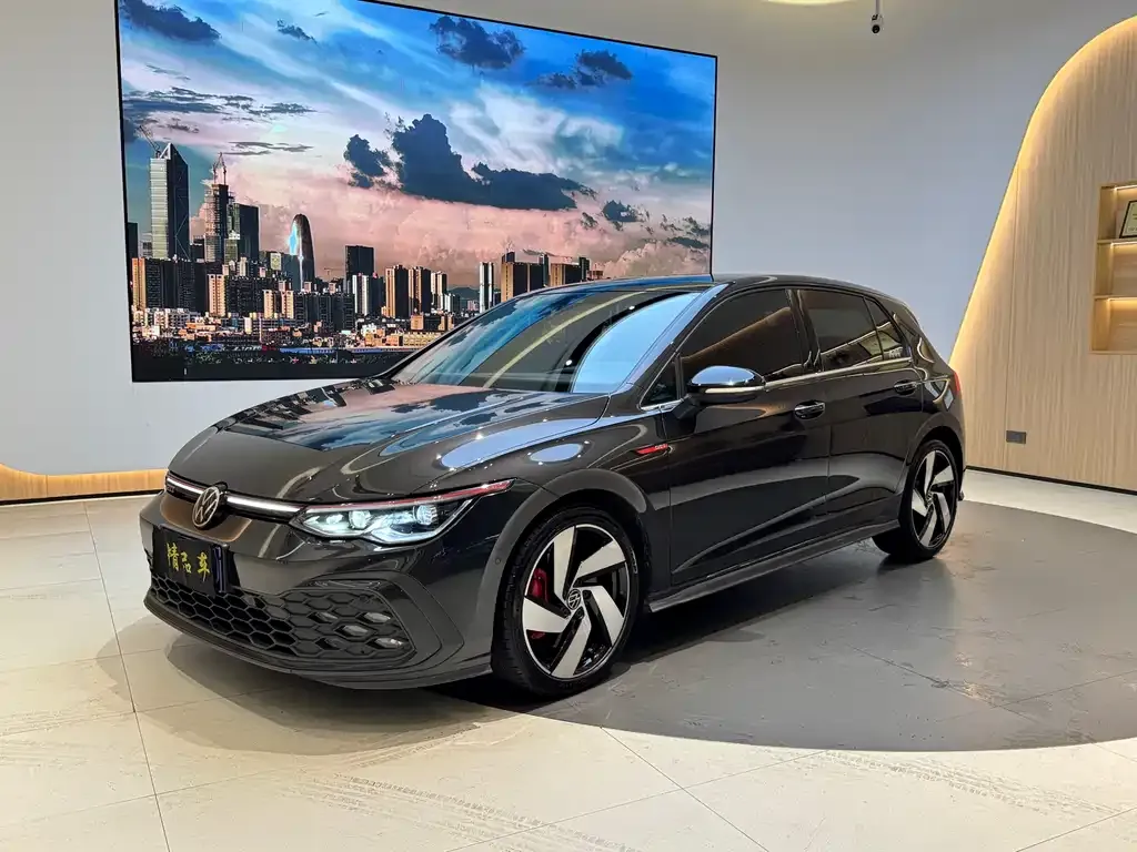 Volkswagen Golf GTI — фото 1