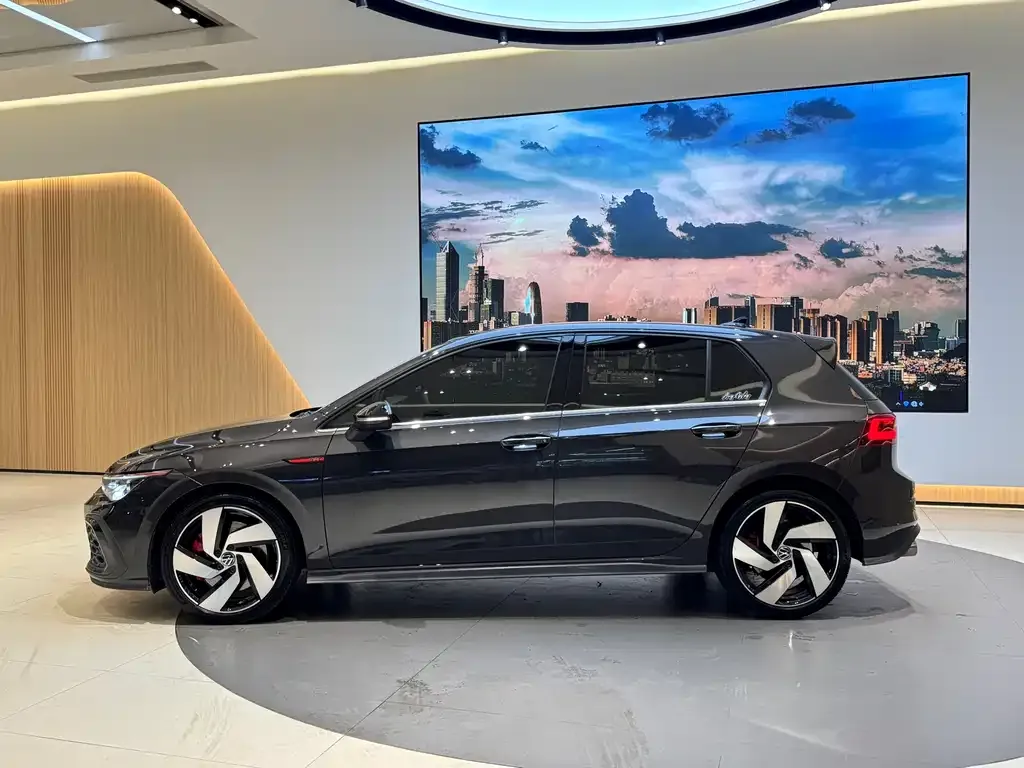 Volkswagen Golf GTI — фото 10